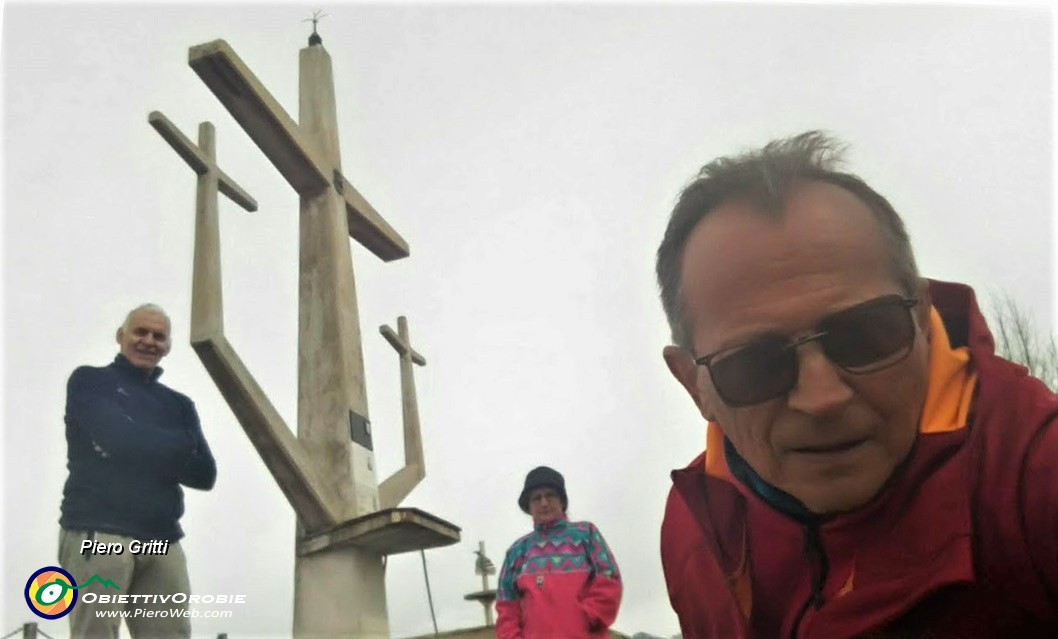 04 Alle Tre Croci di vetta del Molinasco (1179 m).jpg